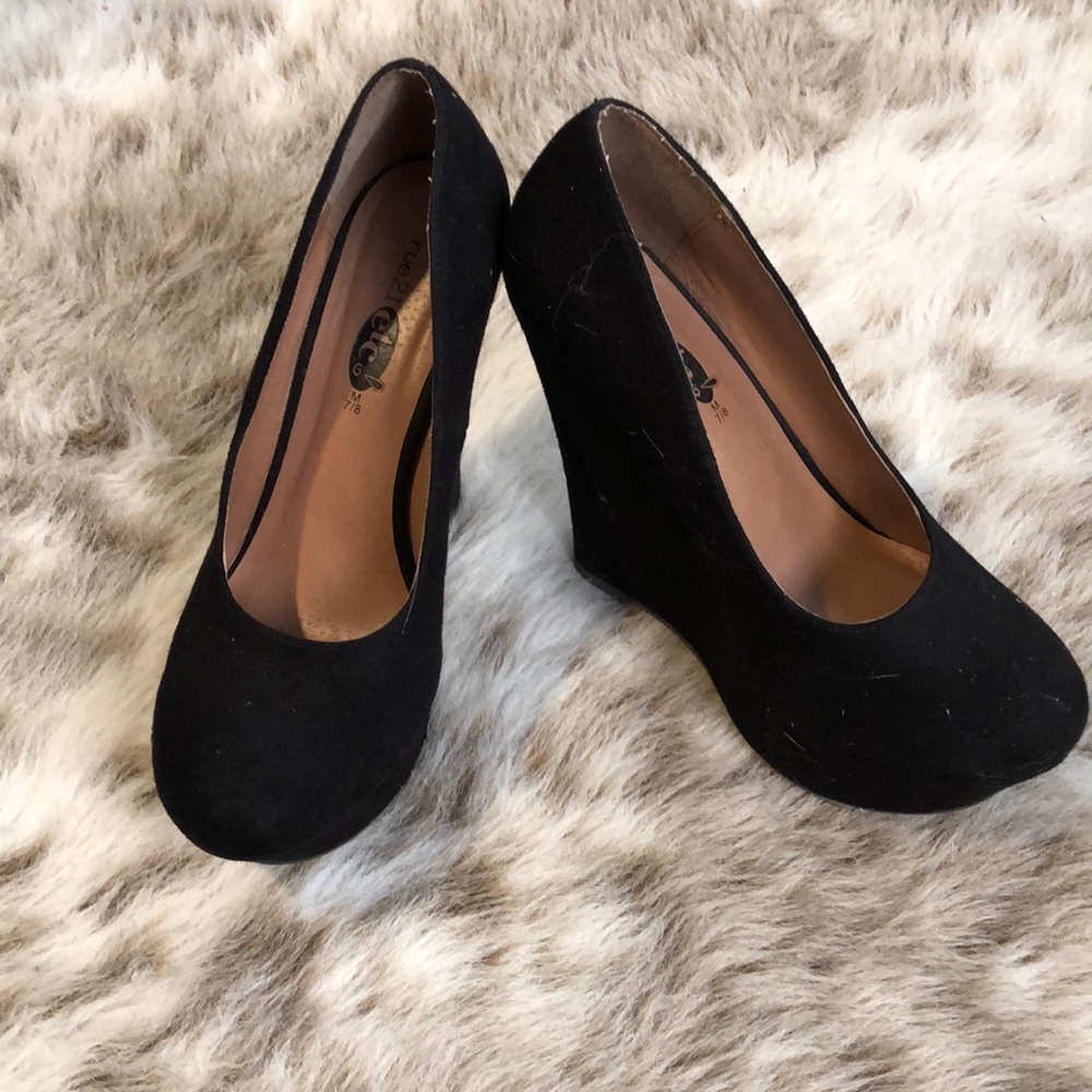 Black Wedges